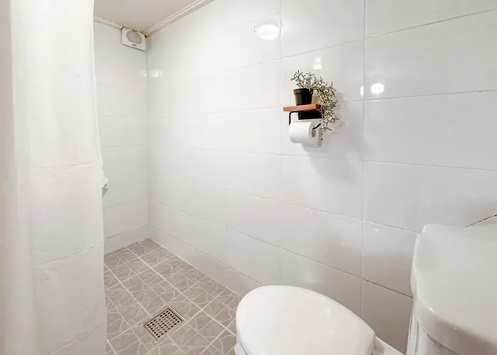 公寓 Middle Of Seoul, Cozy House, Parking Available, Metro Line2 5min, Bus 1min, Full Of Restaurants & Bar, Near National